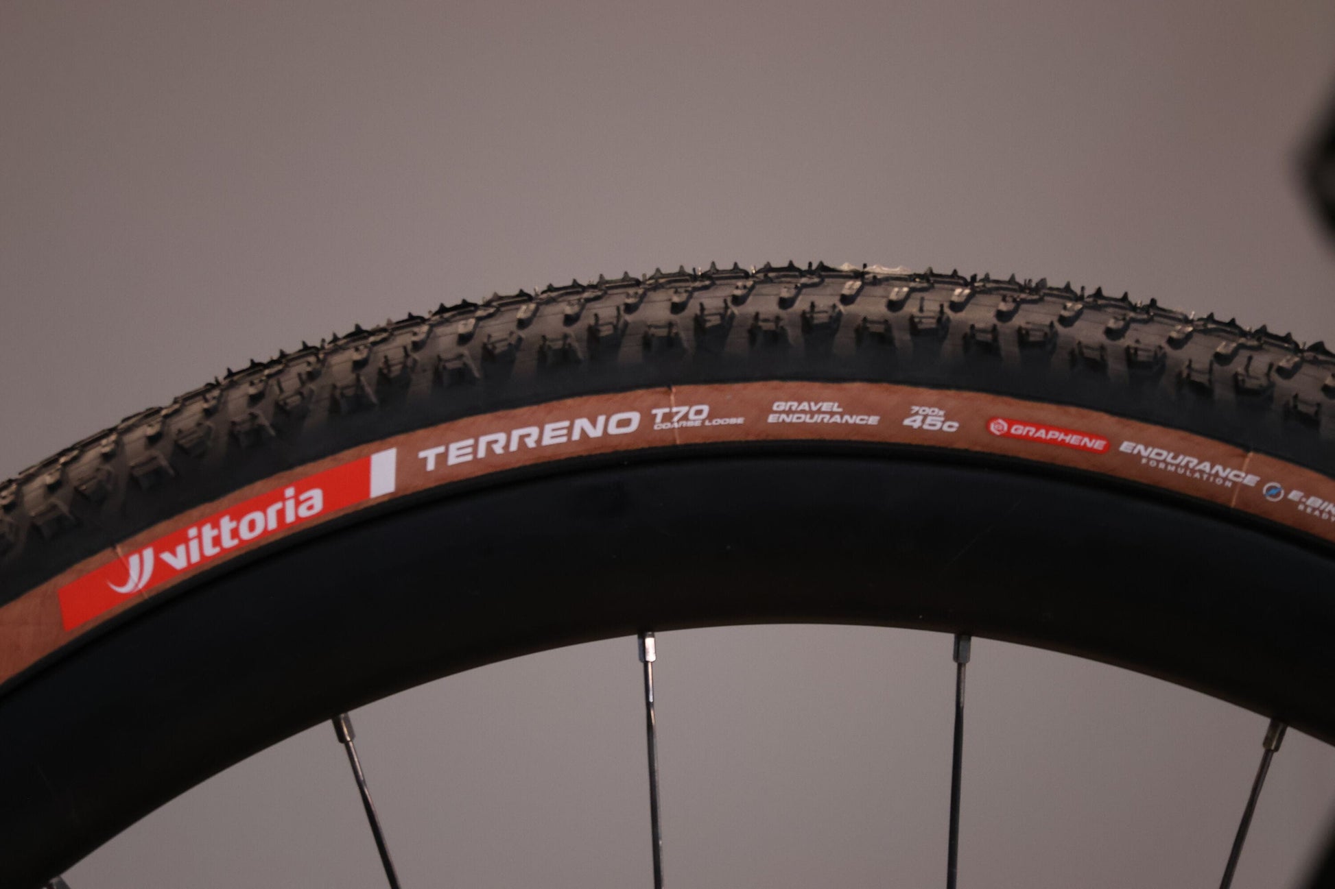 VITTORIA TERRENO T70 COARSE LOOSE 700c GRAVEL ENDURANCE TLR E-25 FOLDING TYRE BROWN