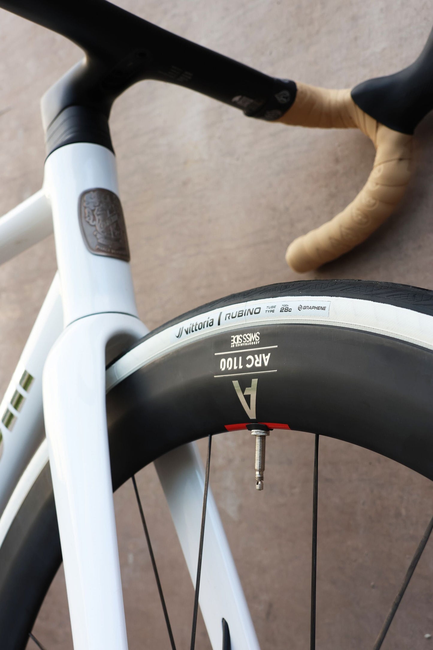VITTORIA RUBINO V G2.0 700c FOLDING CLINCHER TYRE BLACK/WHITE