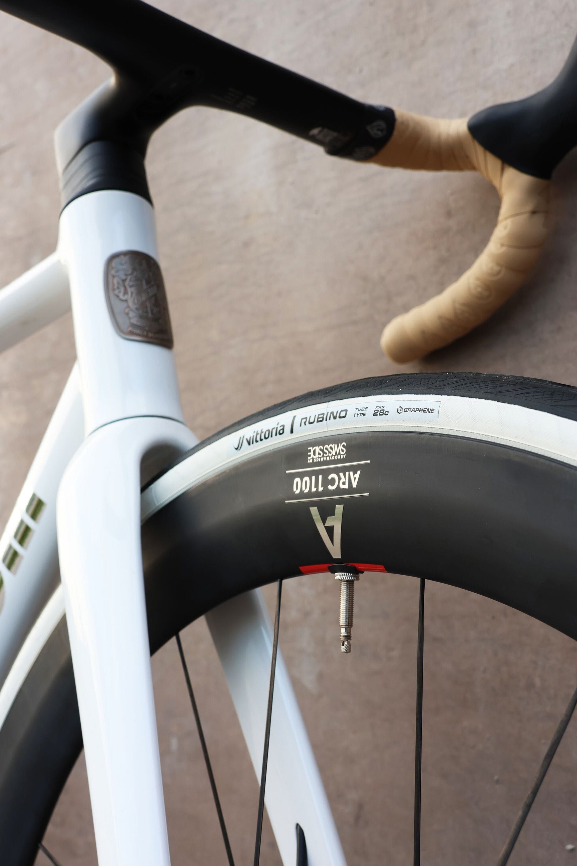 VITTORIA RUBINO V G2.0 700c FOLDING CLINCHER TYRE BLACK/WHITE