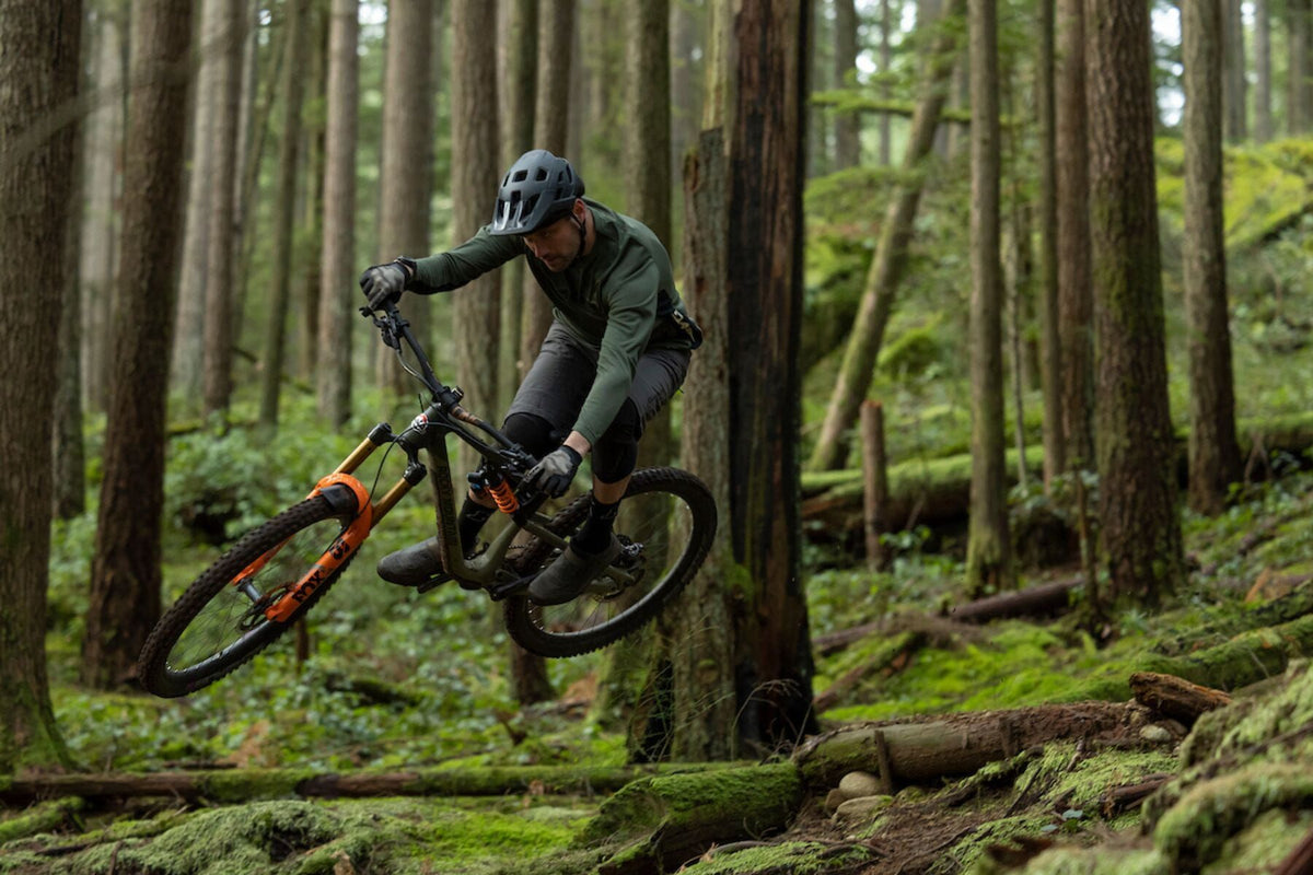 LAZER JACKAL KINETICORE MTB HELMET MATT BLACK